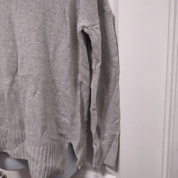 Turtle Neck light Grey pullover Sweater - Picture 4 of 5